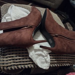 Rouge size 10 boots